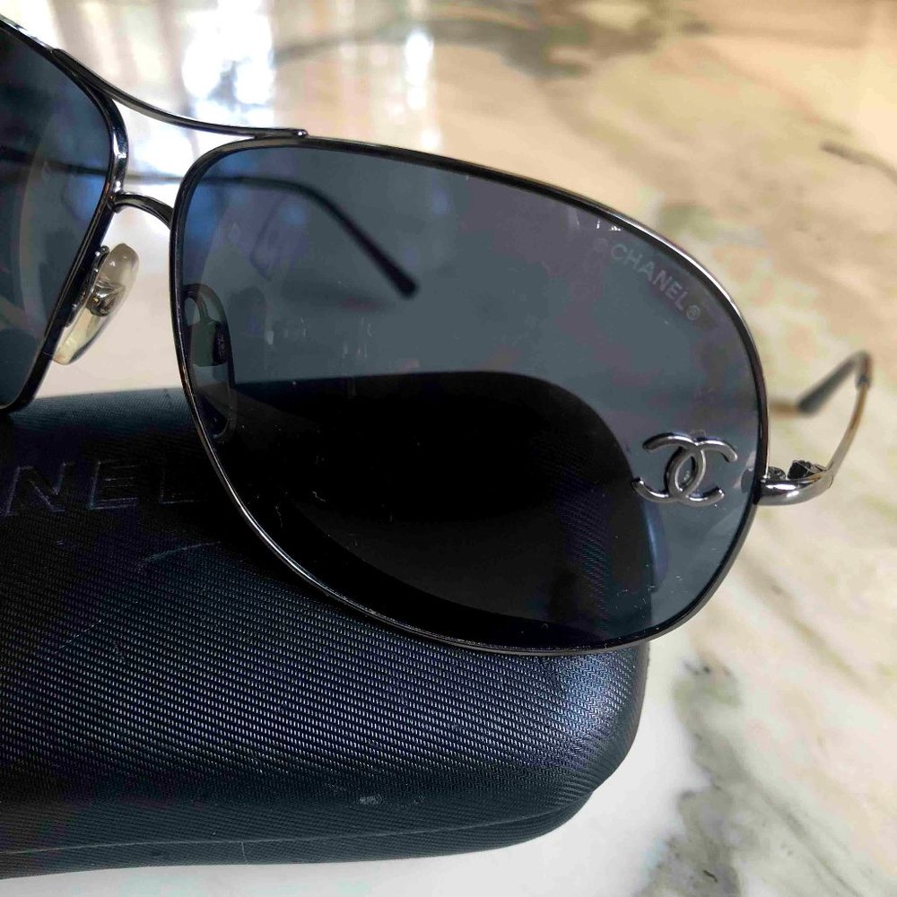 Chanel Aviator Sunglasses in Black
